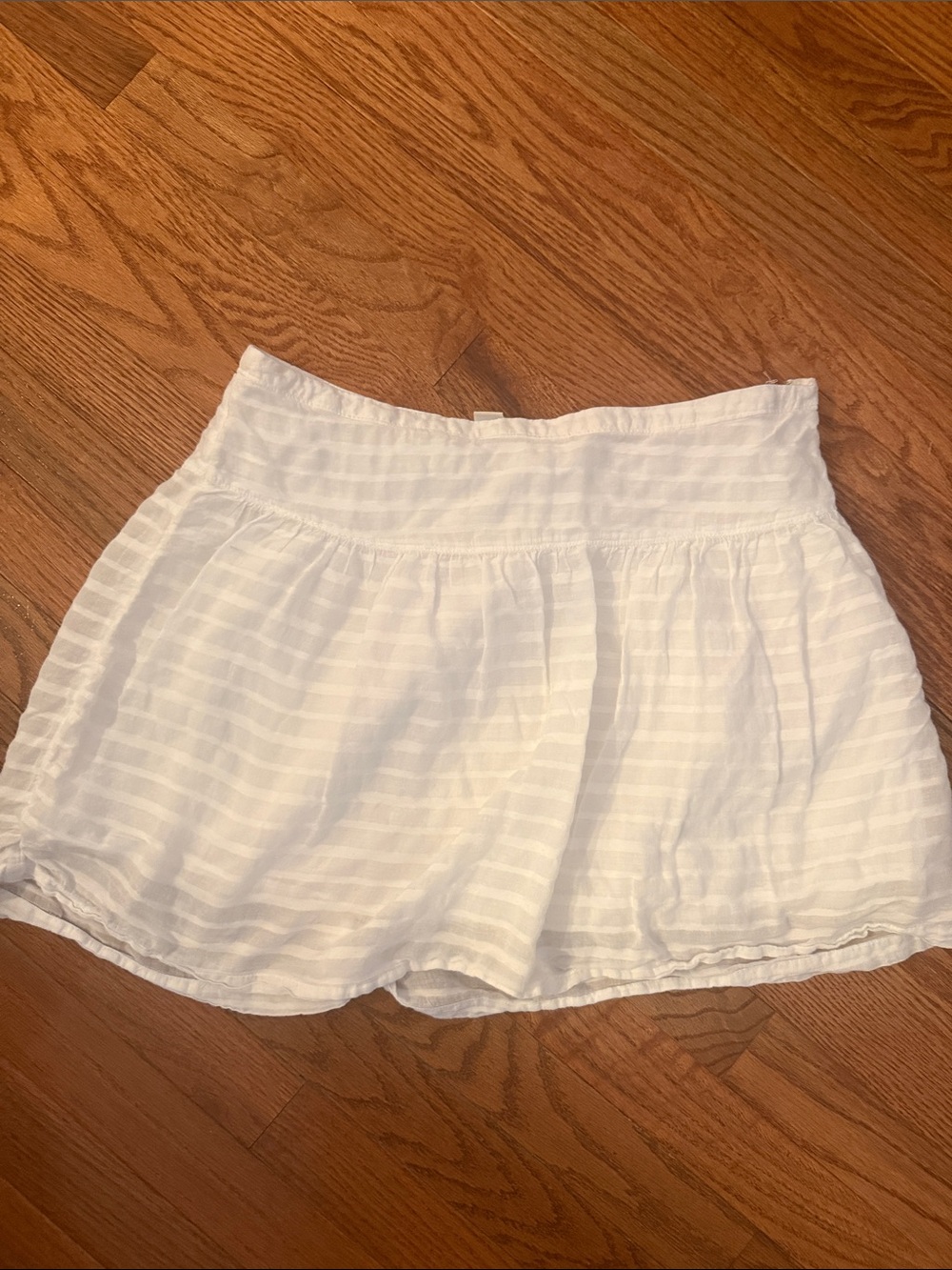 Old Navy White Mini Skirt with Subtle Stripe Texture 100% cotton fully lined